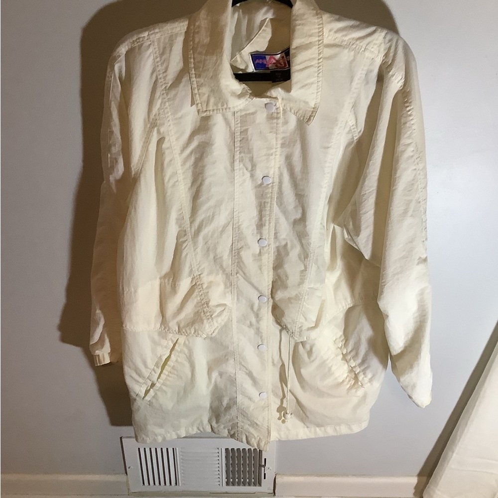 Men’s Cream Jacket. Length 35”. Sleeve 26”.   Adjustable waist